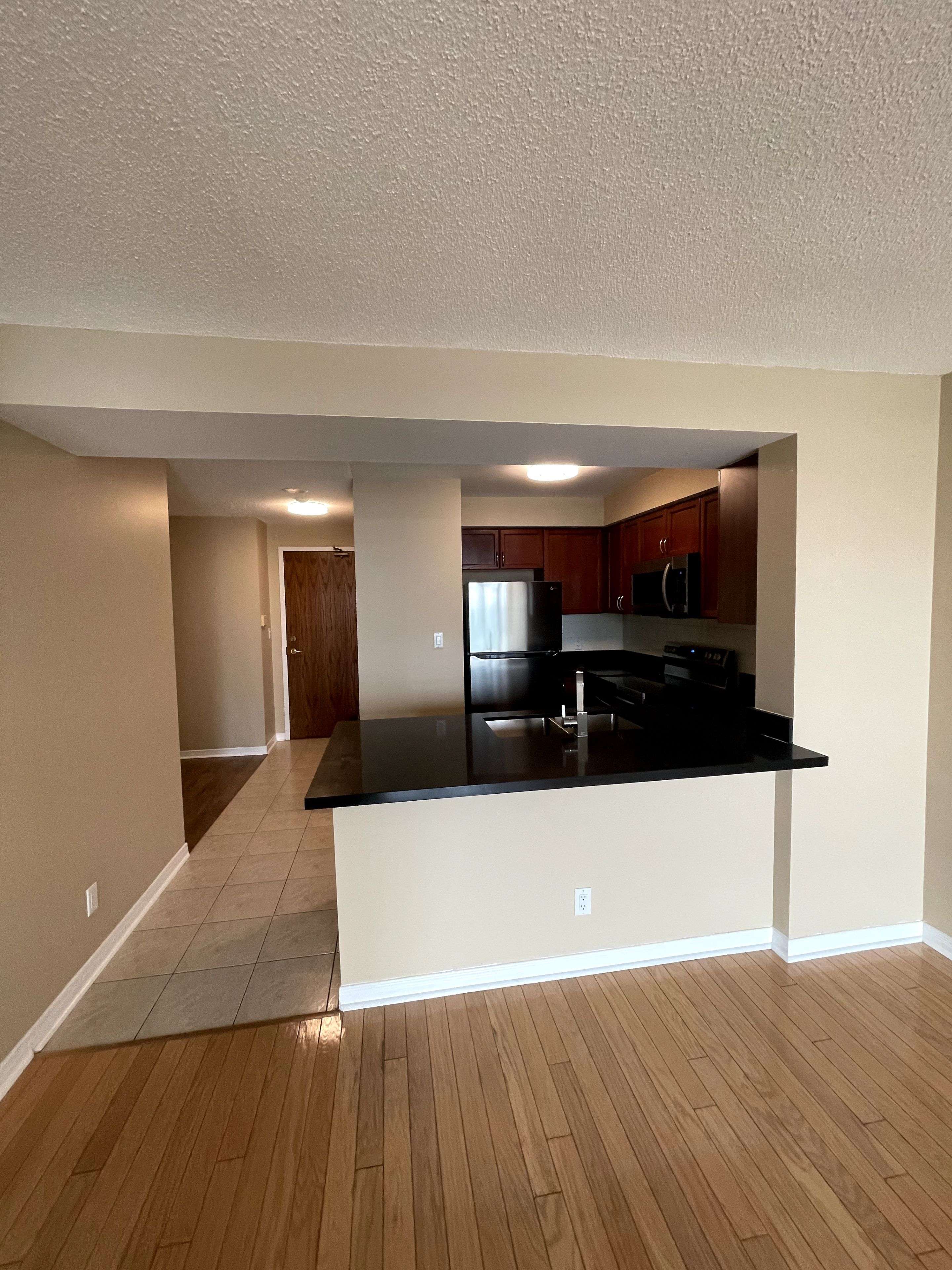 Mississauga, ON L5M 7R8,4879 Kimbermount AVE #502