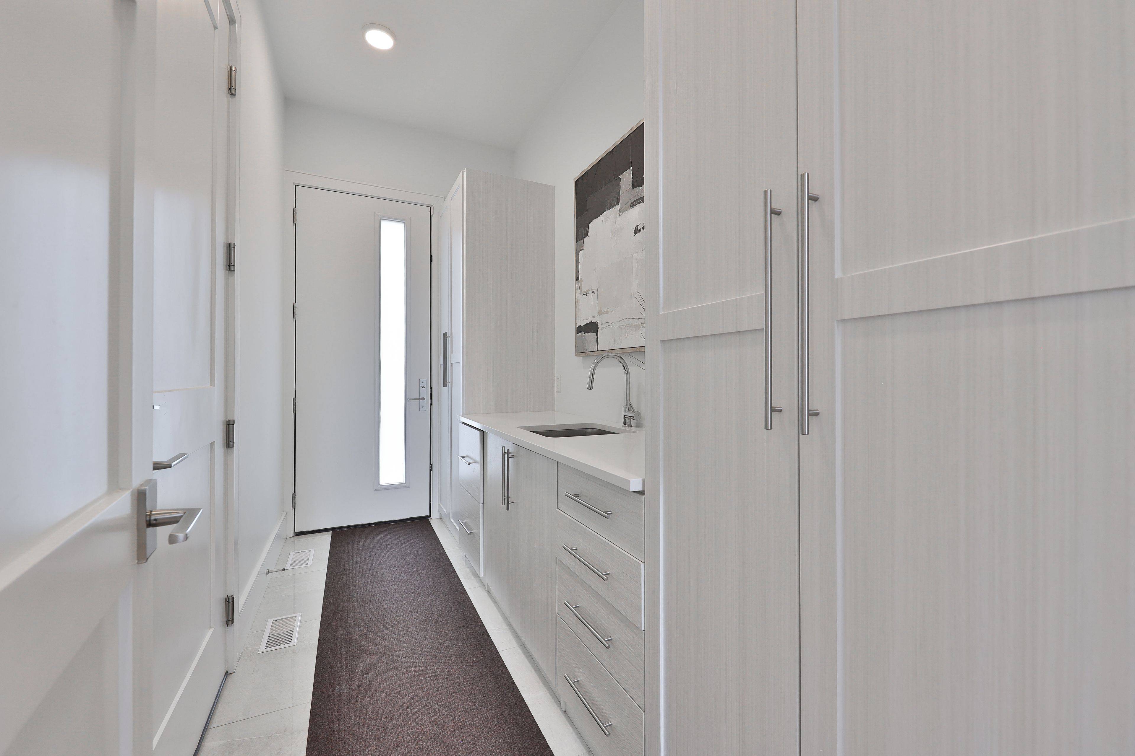 Mississauga, ON L5H 2P5,49 Pine AVE S