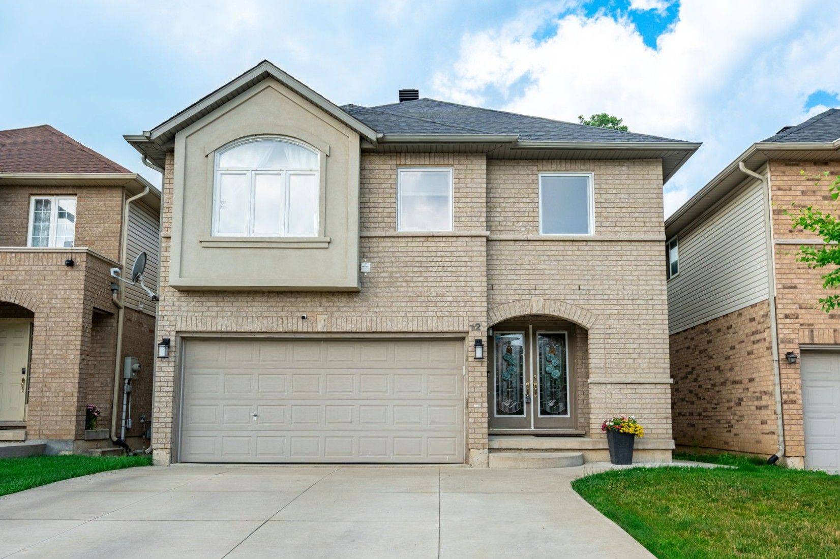 Hamilton, ON L9B 2Y4,12 Giovanna DR