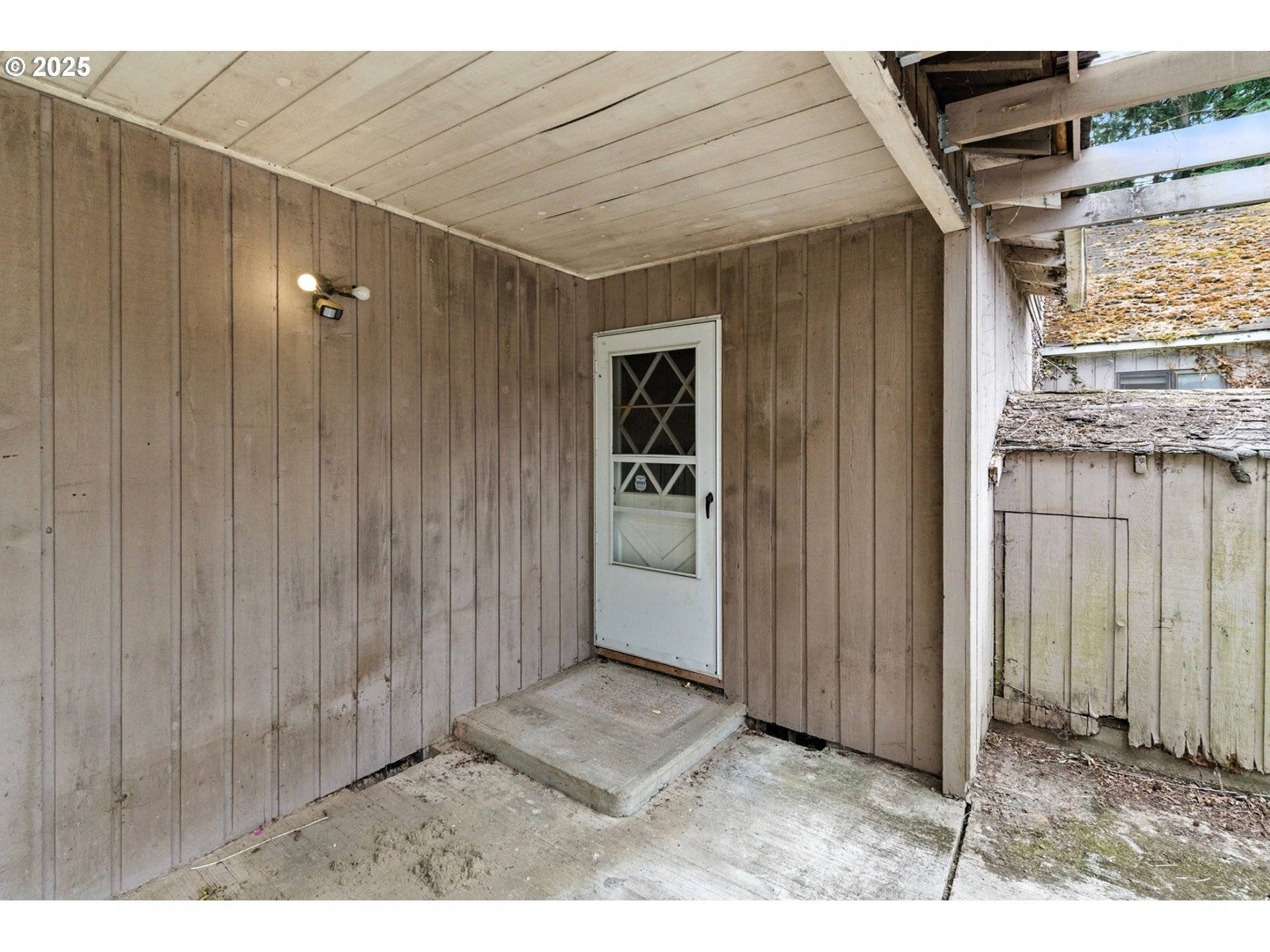 Hillsboro, OR 97124,322 NE 43RD AVE