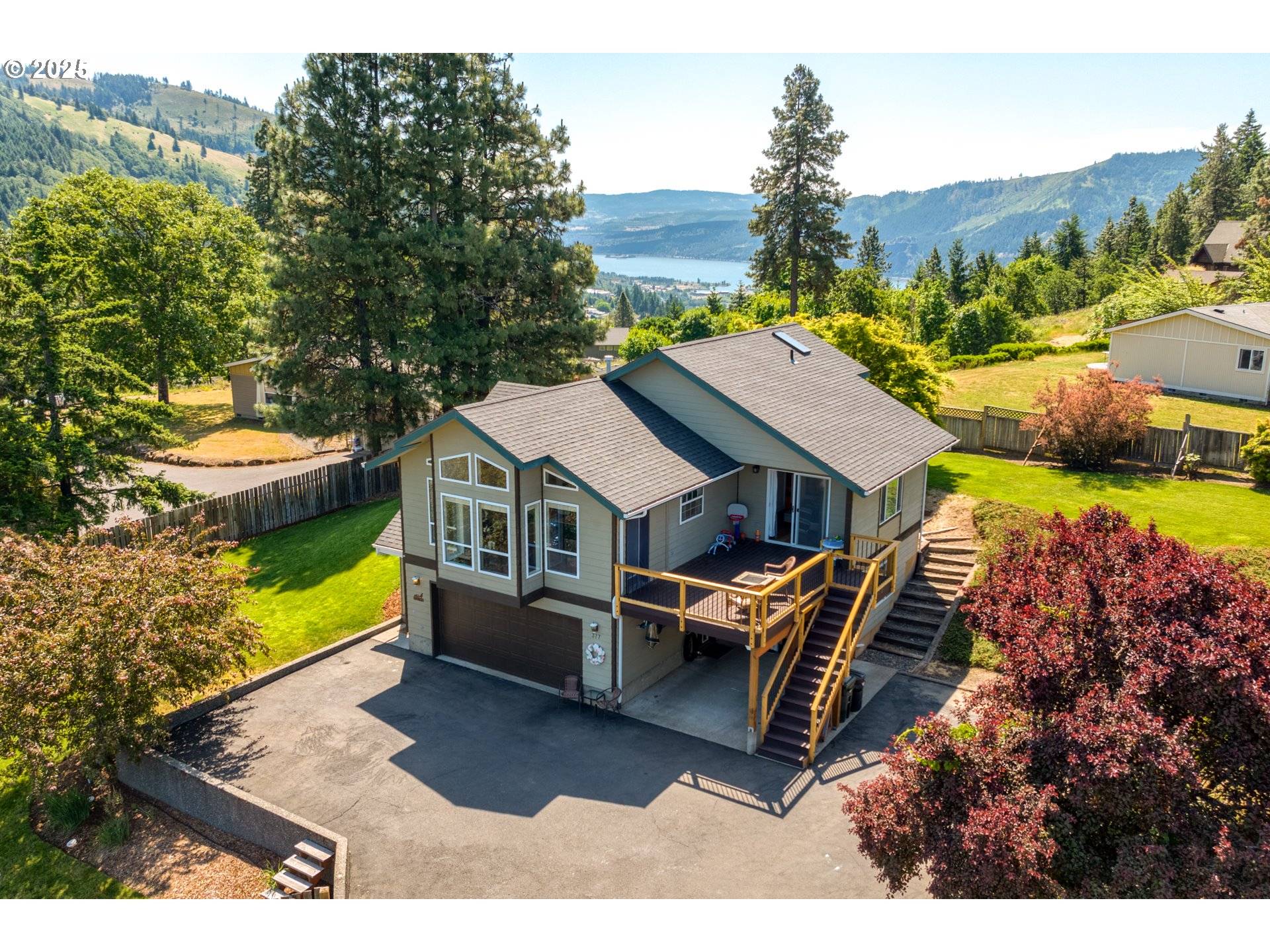 White Salmon, WA 98672,377 NW SPRING ST