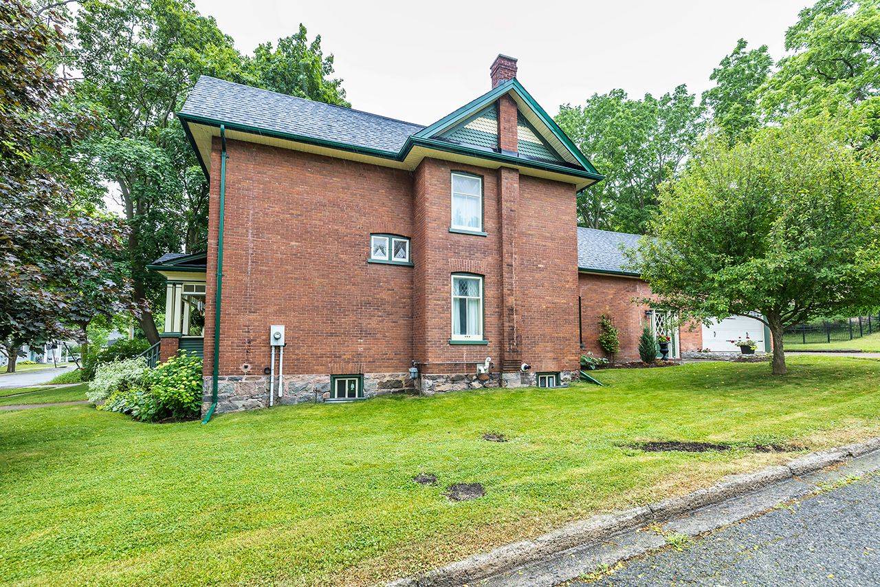Scugog, ON L9L 1L6,180 Bigelow ST S