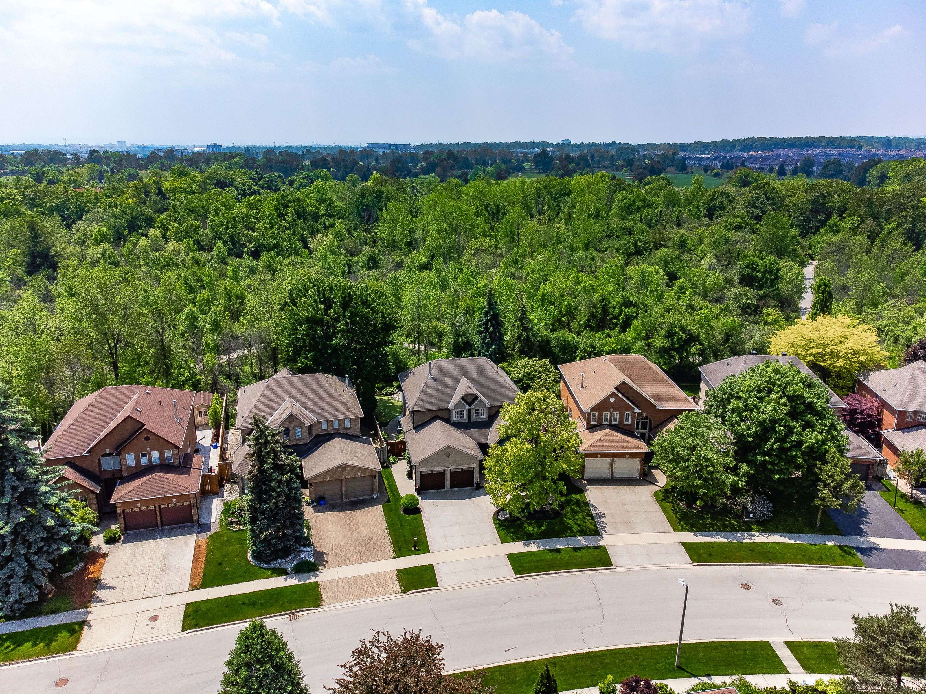 Oakville, ON L6M 3J6,2224 Brays LN