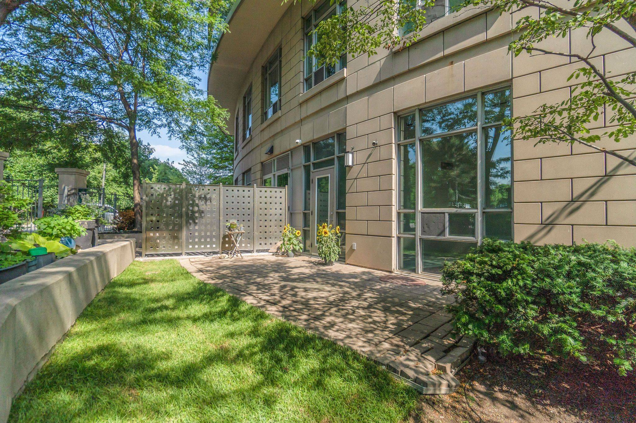 Mississauga, ON L4Z 0A2,80 Absolute AVE #106