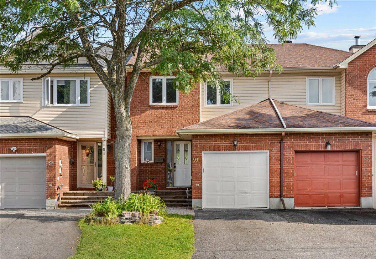 Kanata, ON K2M 2H5,93 Cedarock DR