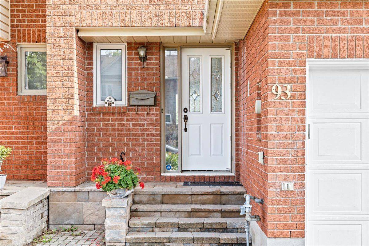 Kanata, ON K2M 2H5,93 Cedarock DR