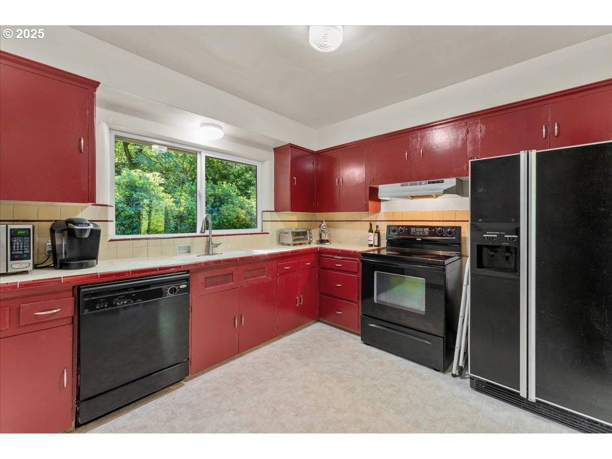 Portland, OR 97219,6930 SW BRIER PL