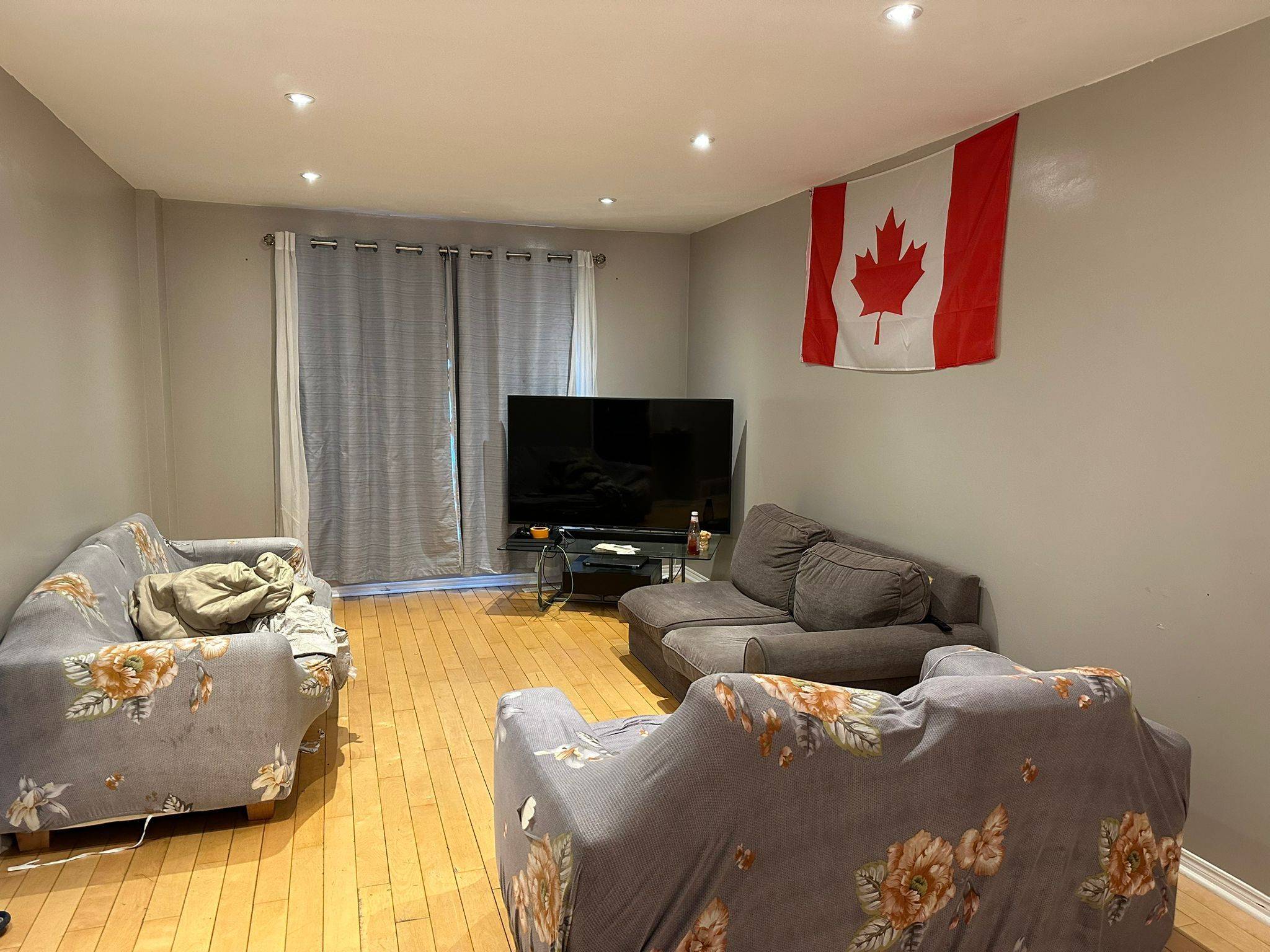 Brampton, ON L6Y 3N8,132 Cherrytree DR