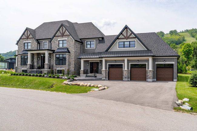 Blue Mountains, ON L9Y 0Z8,101 Grindelwald CT