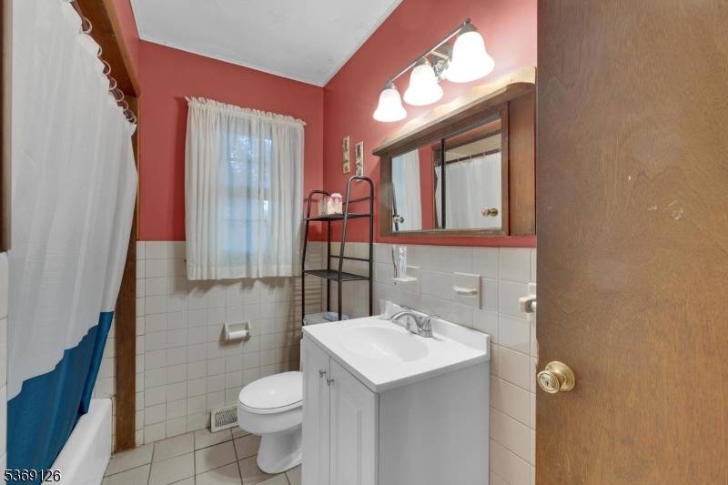 Manville Boro, NJ 08835,239 Angle Ave