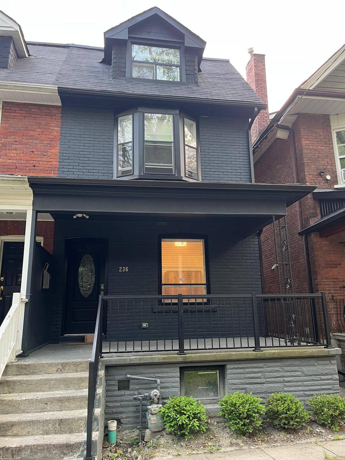 Toronto C01, ON M6G 3A6,236 Grace ST #Main