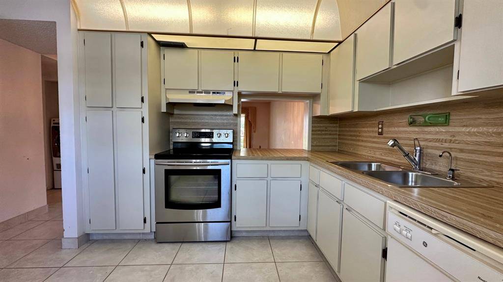 Tamarac, FL 33319,6090 N Sabal Palm Blvd #108