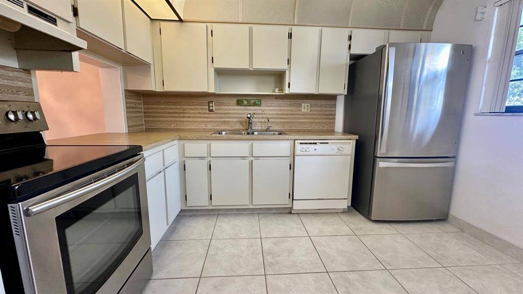 Tamarac, FL 33319,6090 N Sabal Palm Blvd #108
