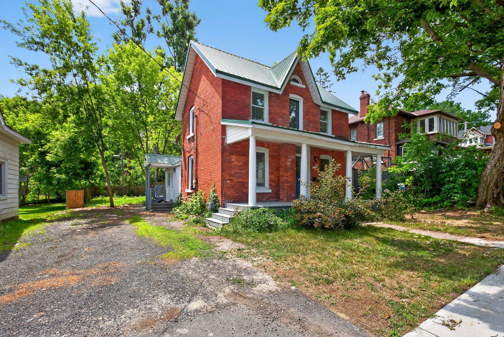 Orillia, ON L3V 4N1,153 Laclie ST