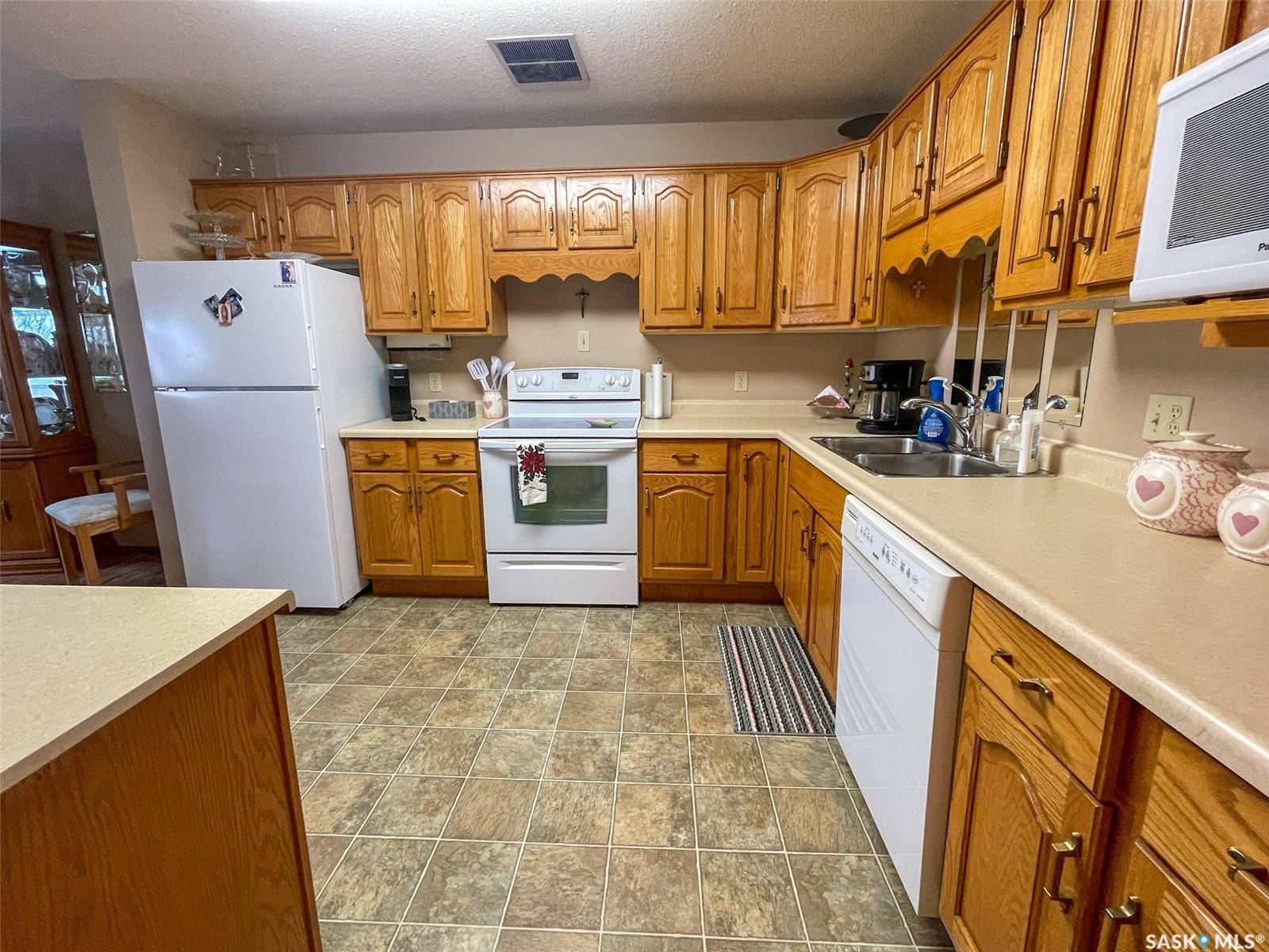 Kindersley, SK S0L 1S0,119 4th AVENUE W #11