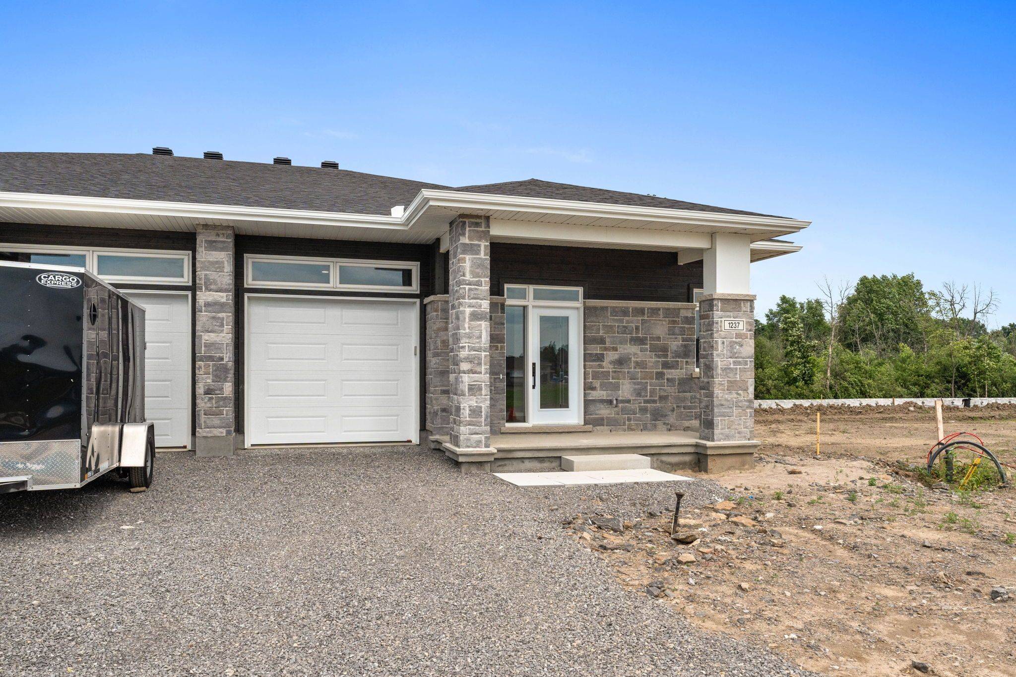 Brockville, ON K6V 7N1,1039 Moore ST