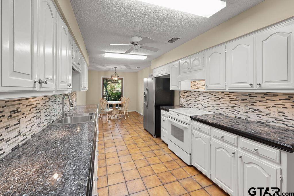 Hideaway, TX 75771,641 Hideaway Lane E