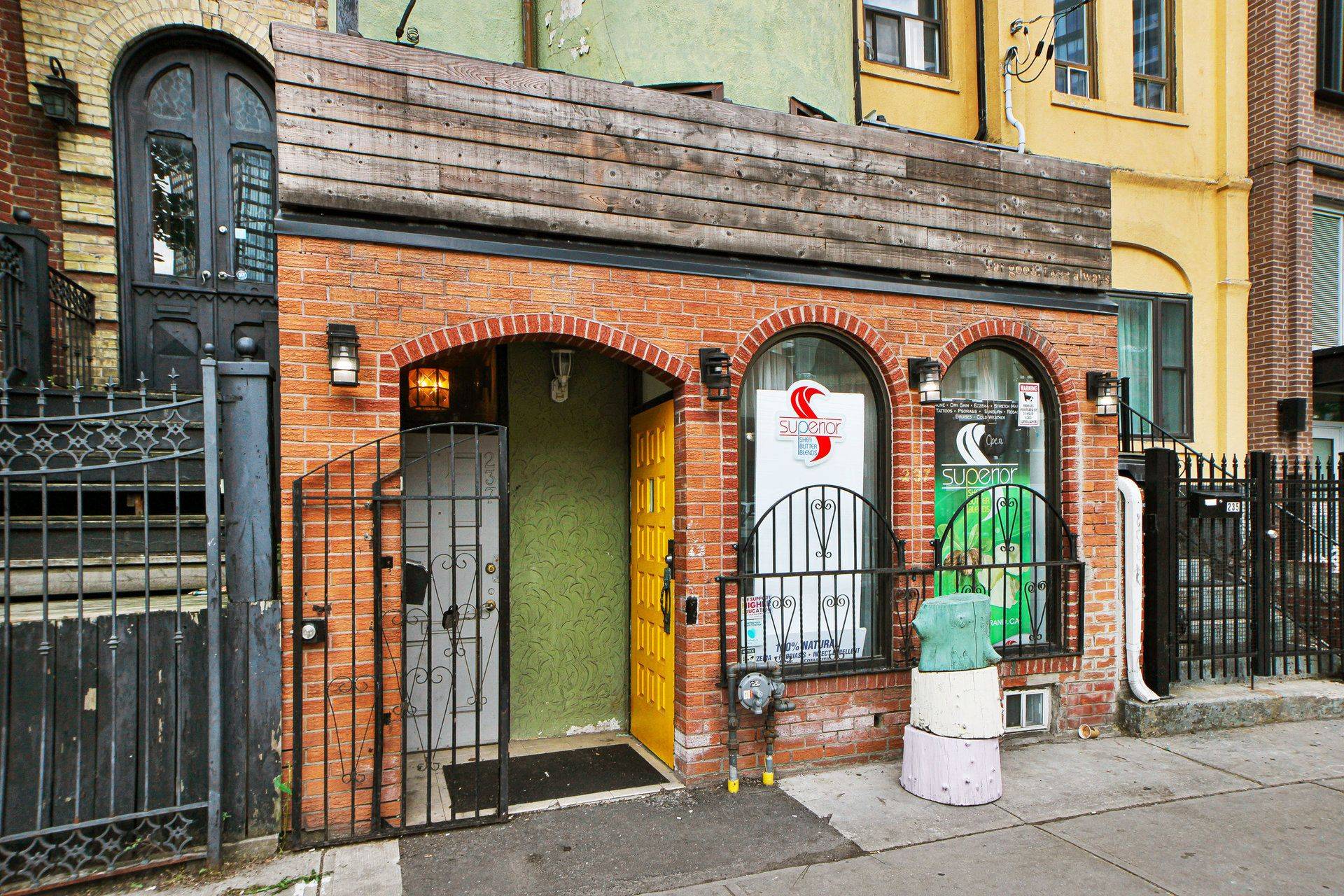 Toronto C08, ON M5A 1Z7,237 Dundas ST E