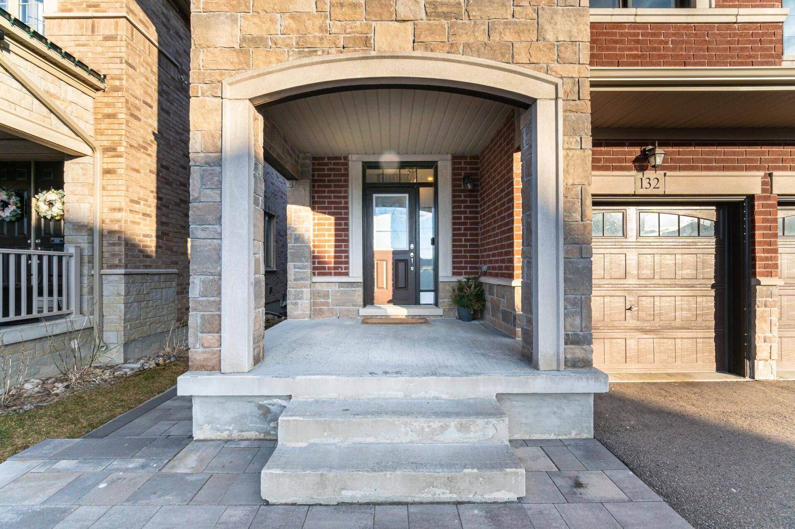 East Gwillimbury, ON L9N 0T4,132 Meadow Vista CRES