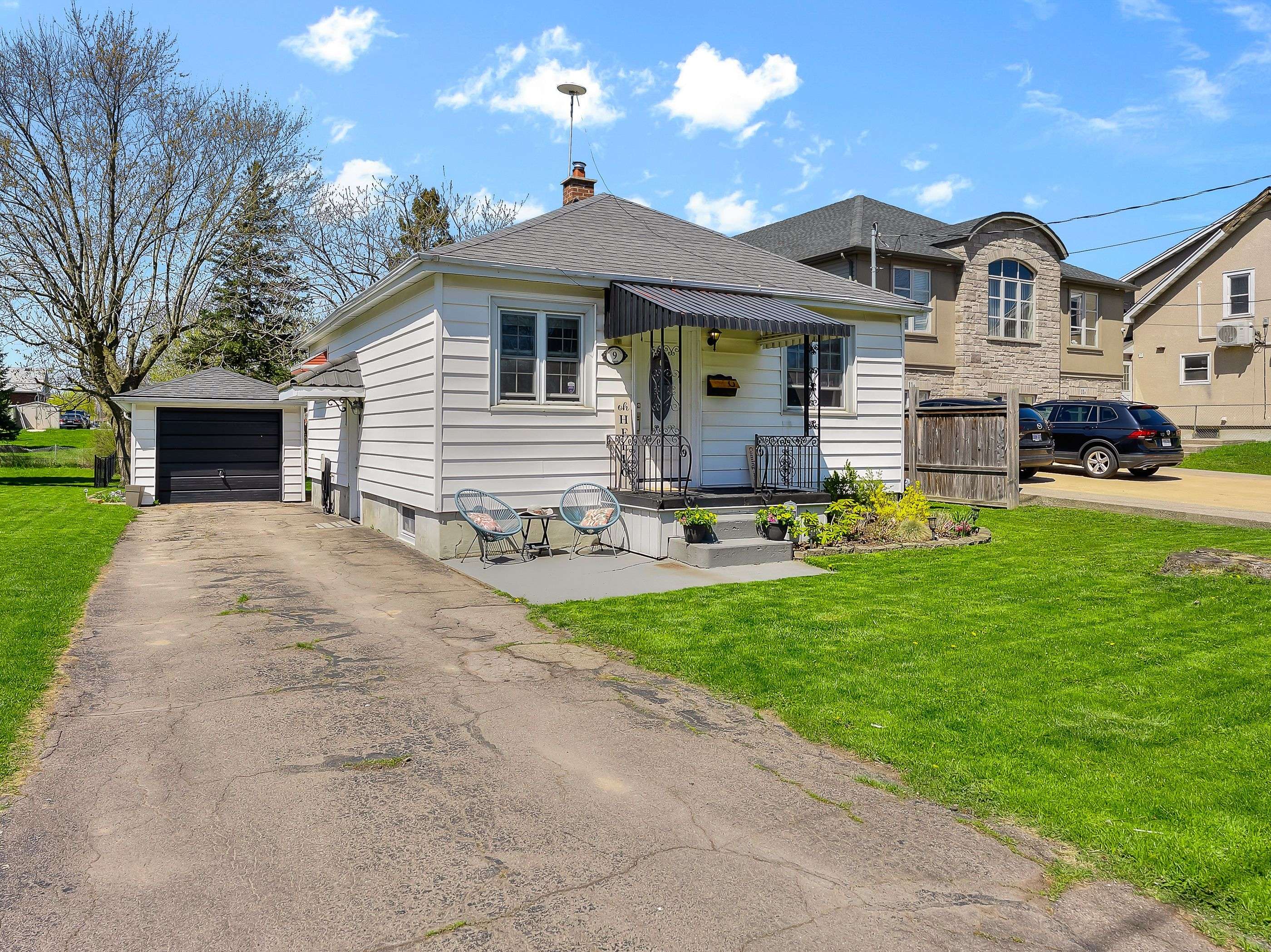 Thorold, ON L2V 2P7,9 Queen ST N