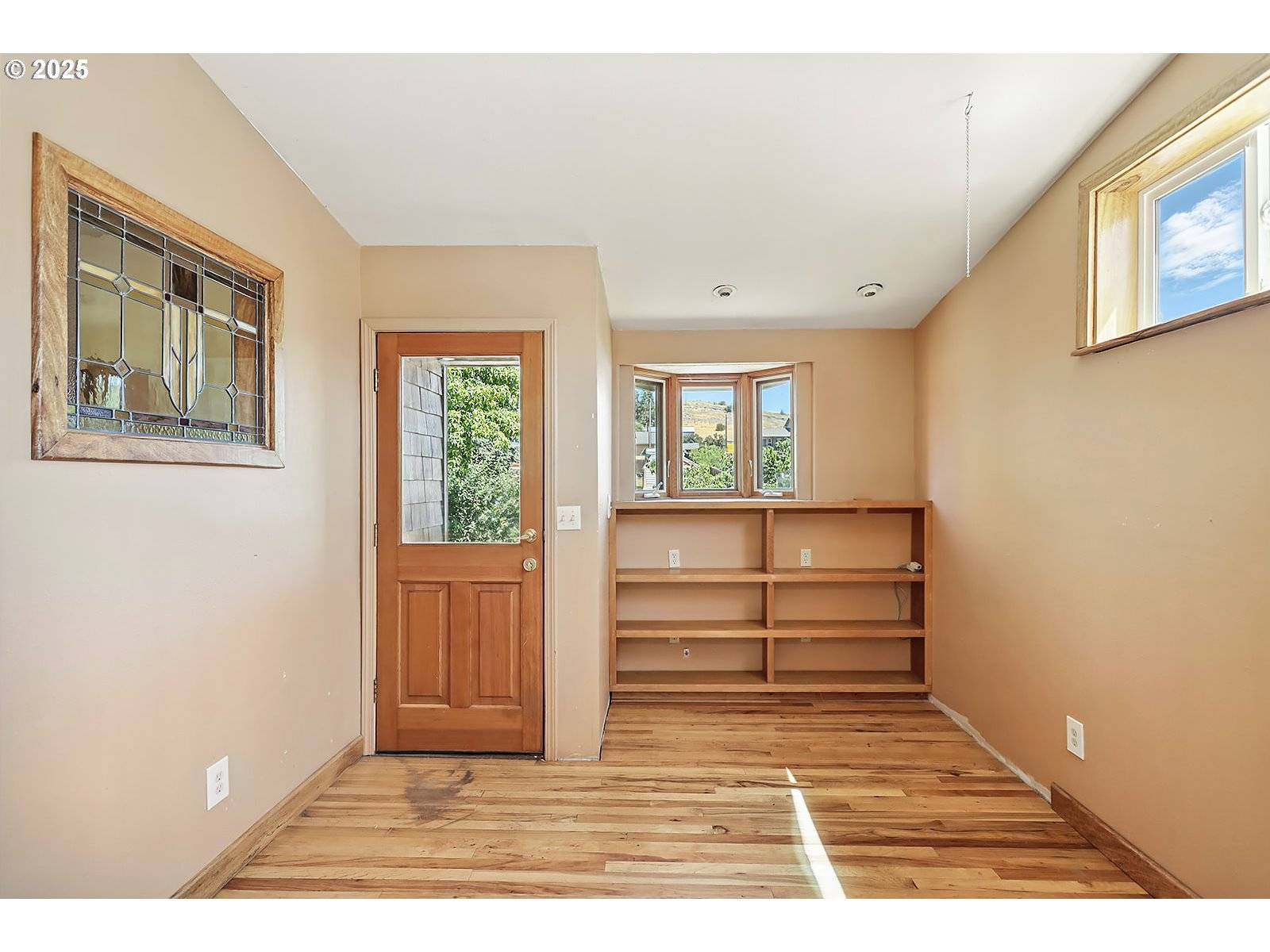 Dufur, OR 97021,125 NE 4TH ST