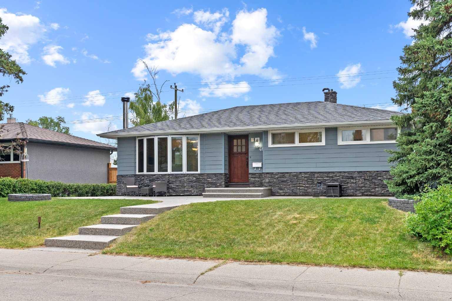 Calgary, AB T3E 4K2,44 Granlea PL SW