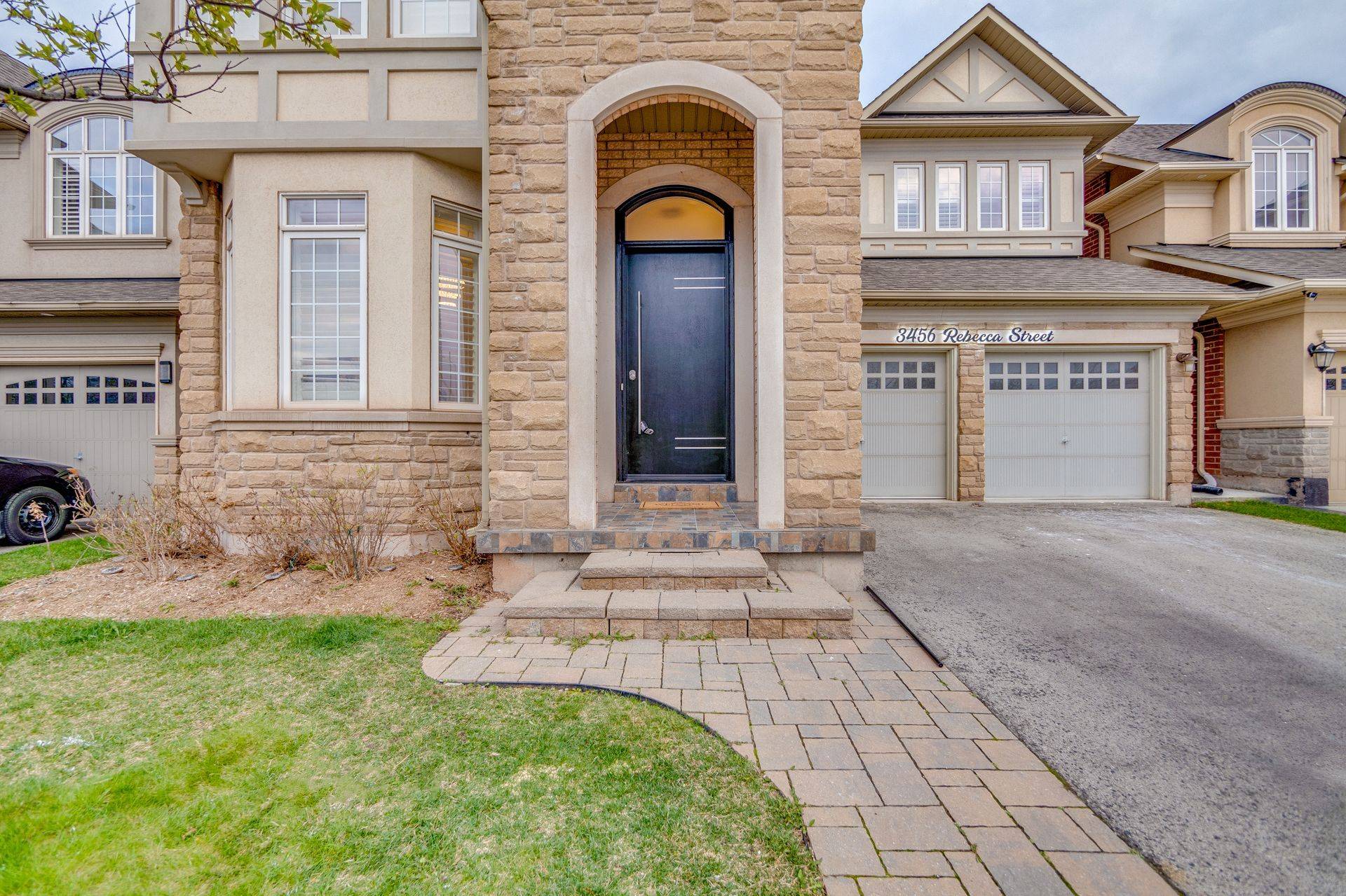 Oakville, ON L6L 6X9,3456 Rebecca ST