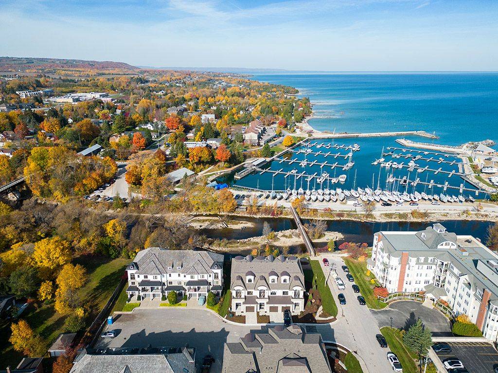 Blue Mountains, ON N0H 2P0,5-11 Bay ST E