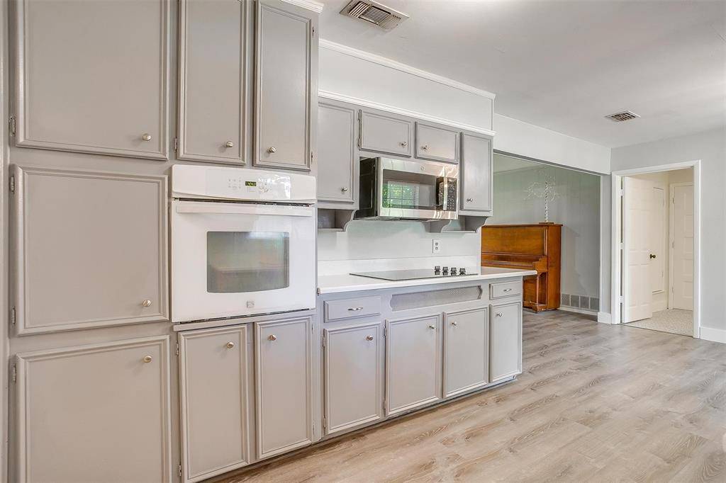 Burleson, TX 76028,12505 White Oak Drive