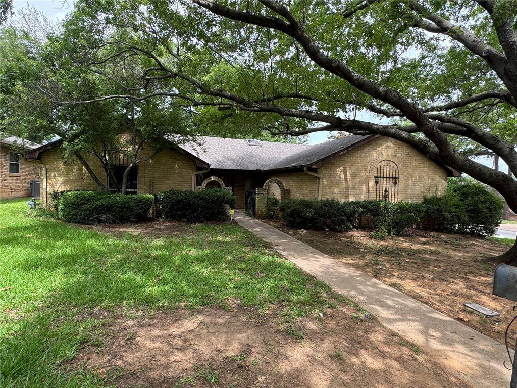 Arlington, TX 76013,2200 Shady Meadow Court