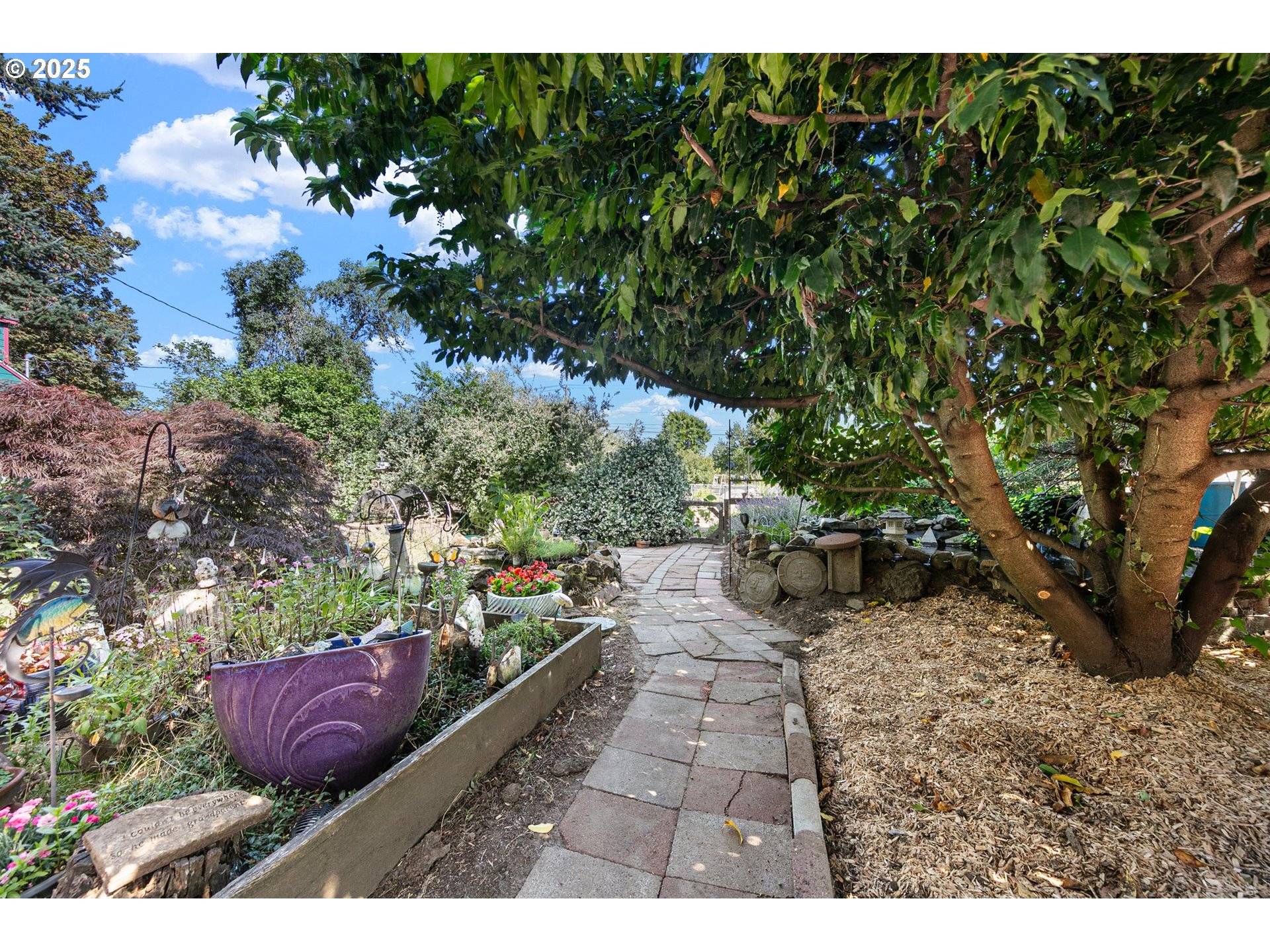 Eugene, OR 97402,5320 ROYAL AVE