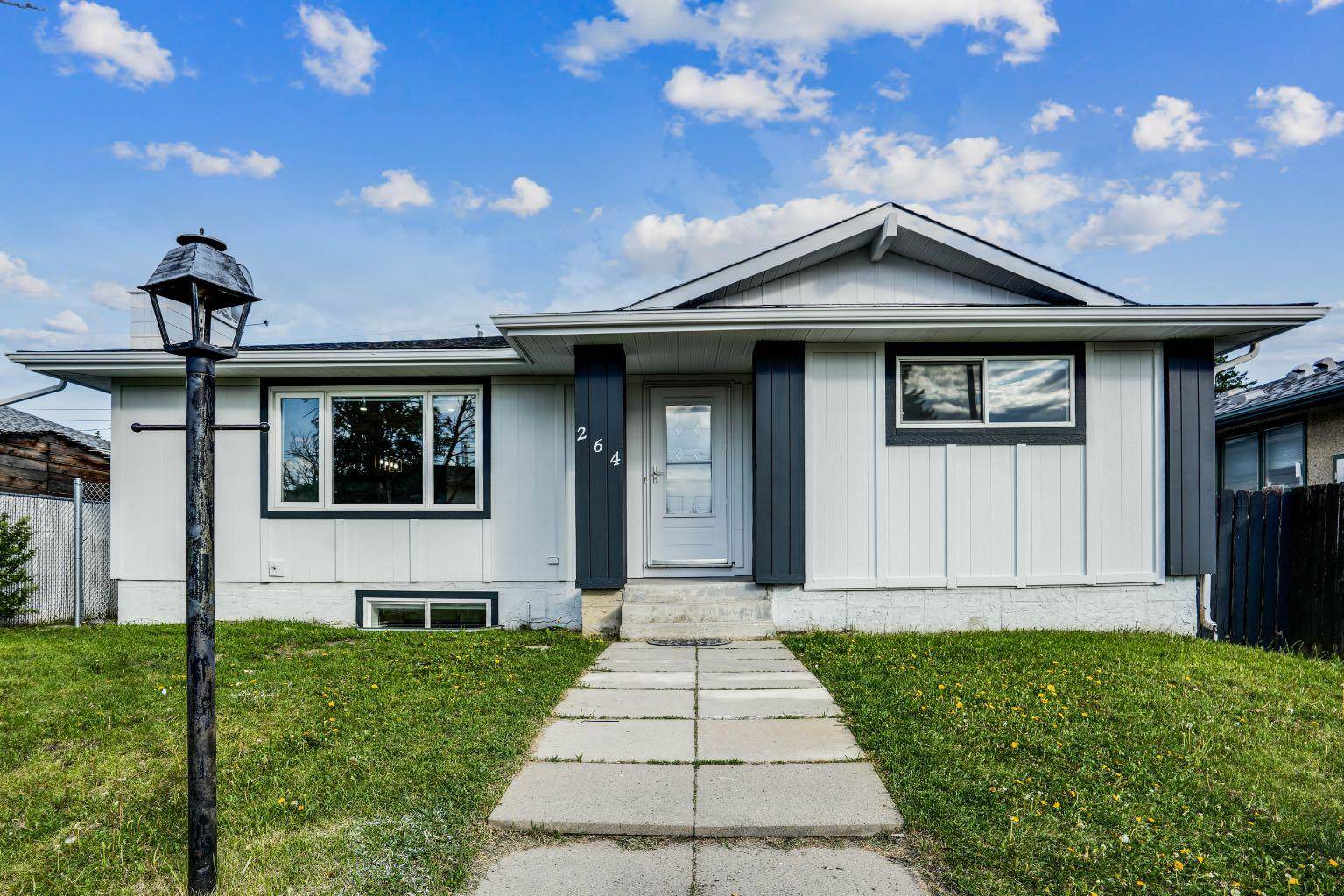 Calgary, AB T2A 3P1,264 Penbrooke Close SE
