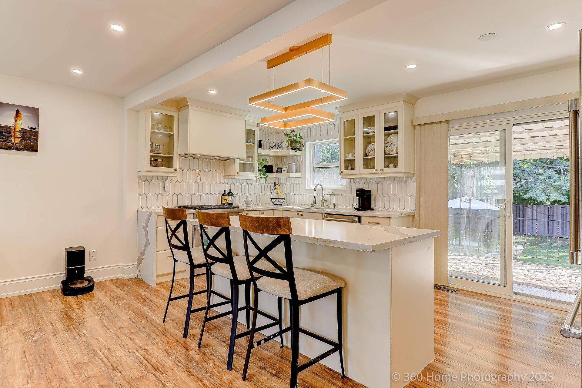 Oakville, ON L6L 4X4,568 Weir AVE
