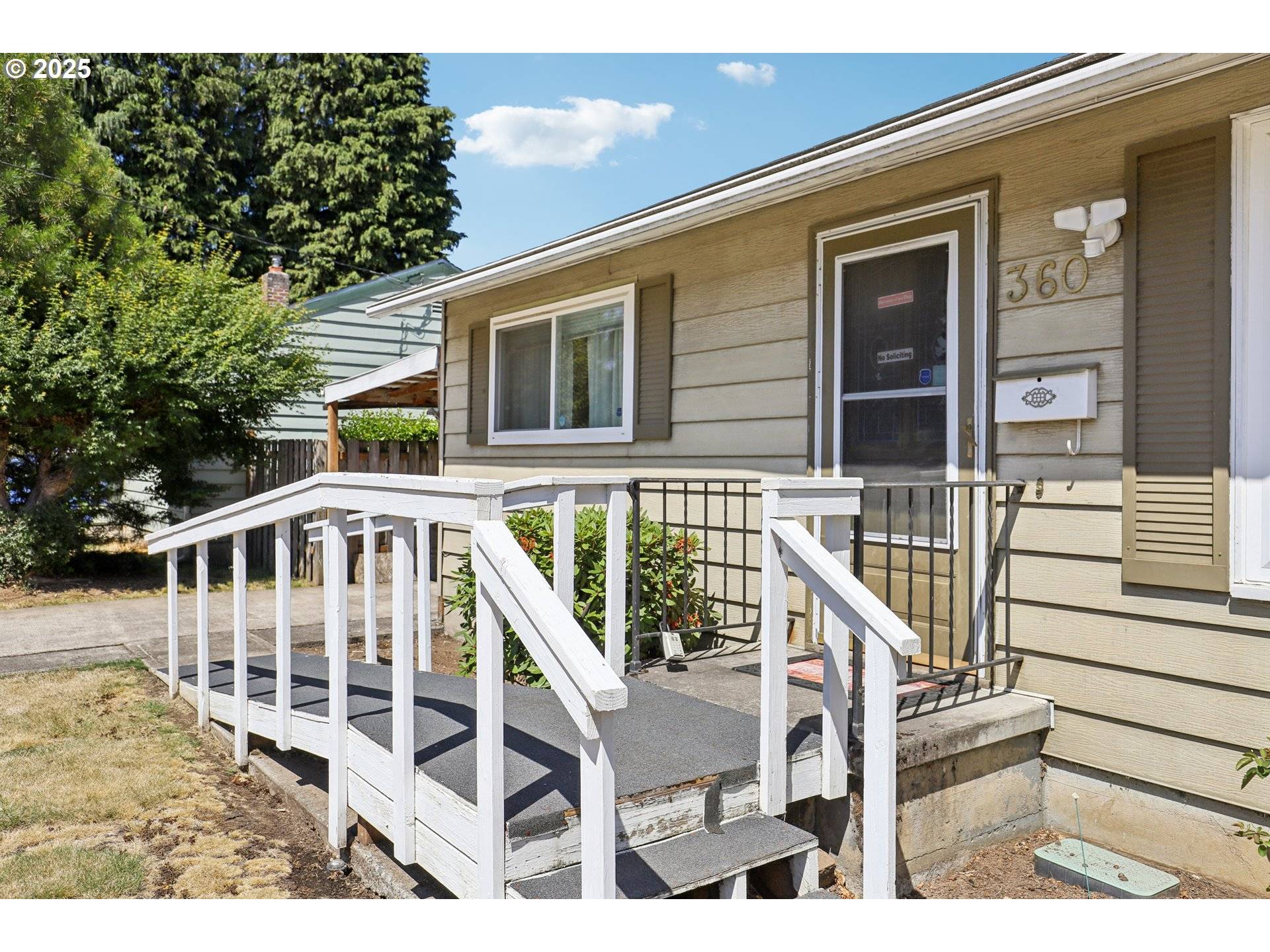 Gladstone, OR 97027,360 W HEREFORD ST