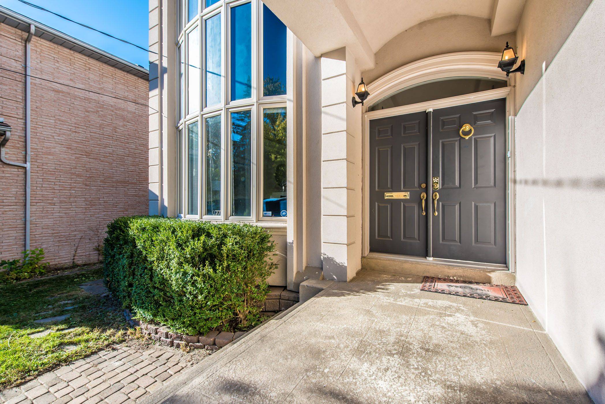 Toronto C14, ON M2N 3T9,242 Empress AVE