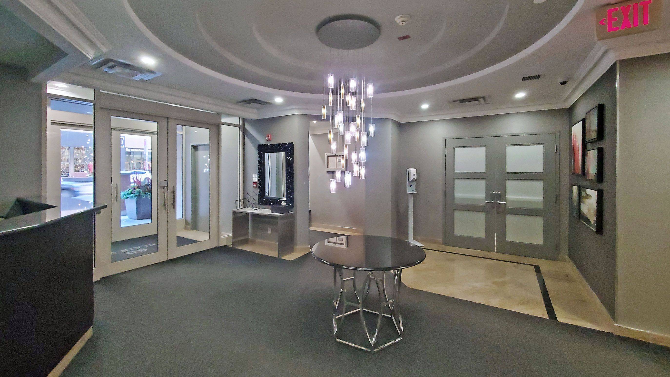 Toronto C02, ON M4V 1M1,60 St Clair AVE W #901