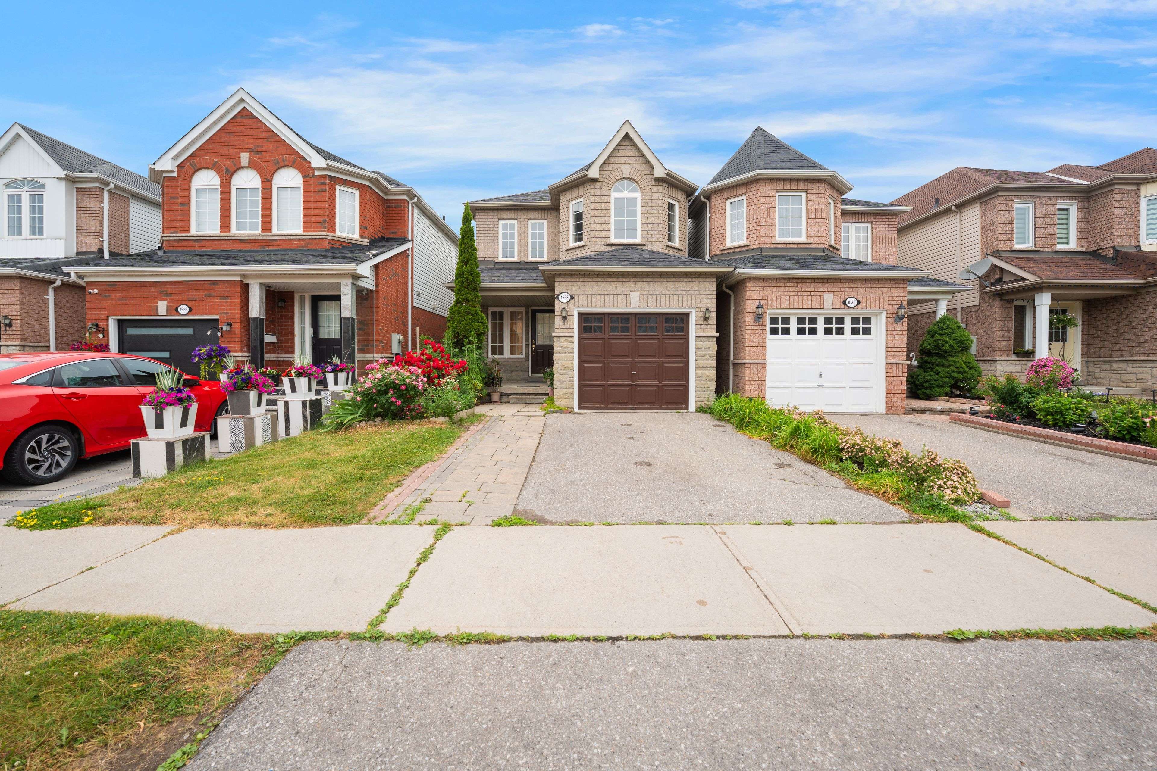 Pickering, ON L1V 7H3,1528 Avonmore SQ N
