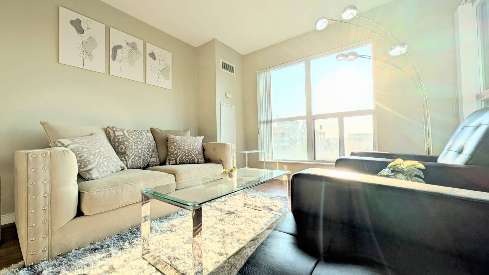 Richmond Hill, ON L4B 0B1,185 Oneida CRES #306