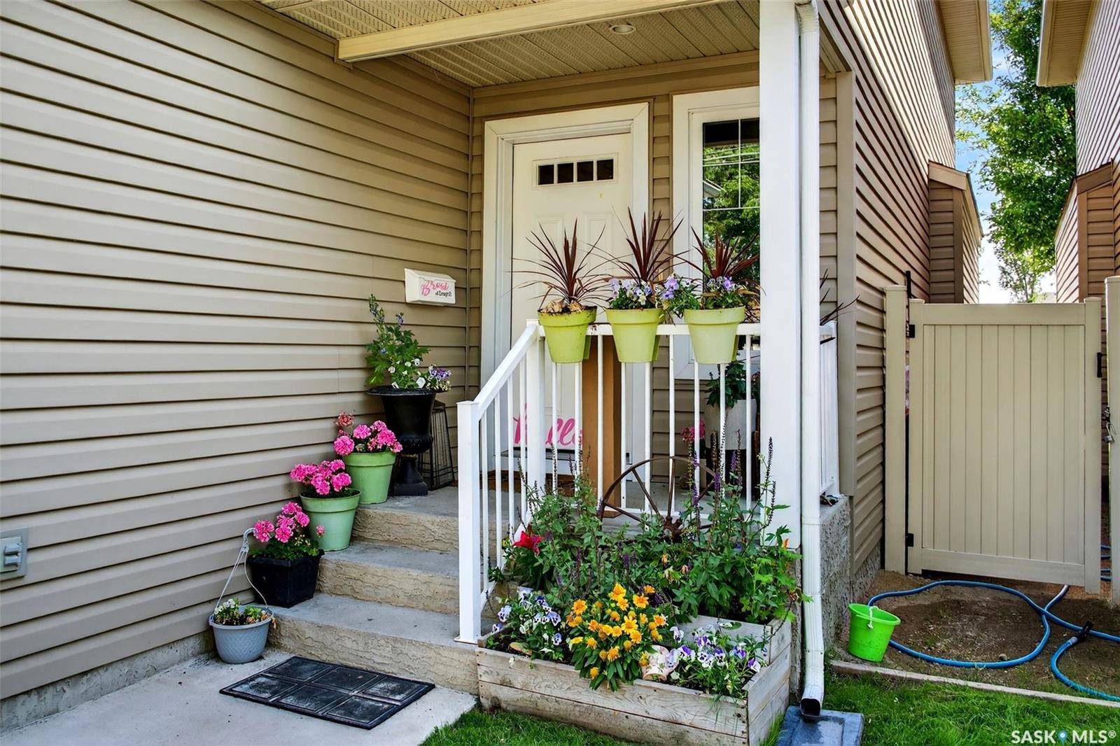 Regina, SK S4T 6S3,841 Connaught STREET