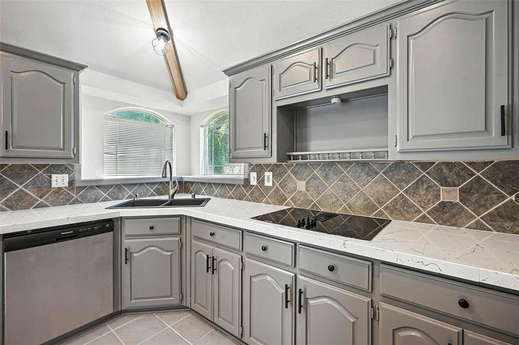 Desoto, TX 75115,1521 Treeline Drive
