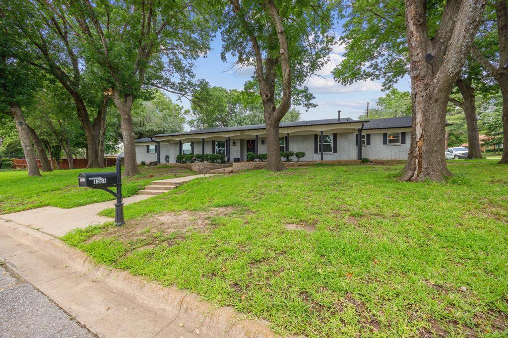 Sherman, TX 75092,1507 Greenbrier Drive