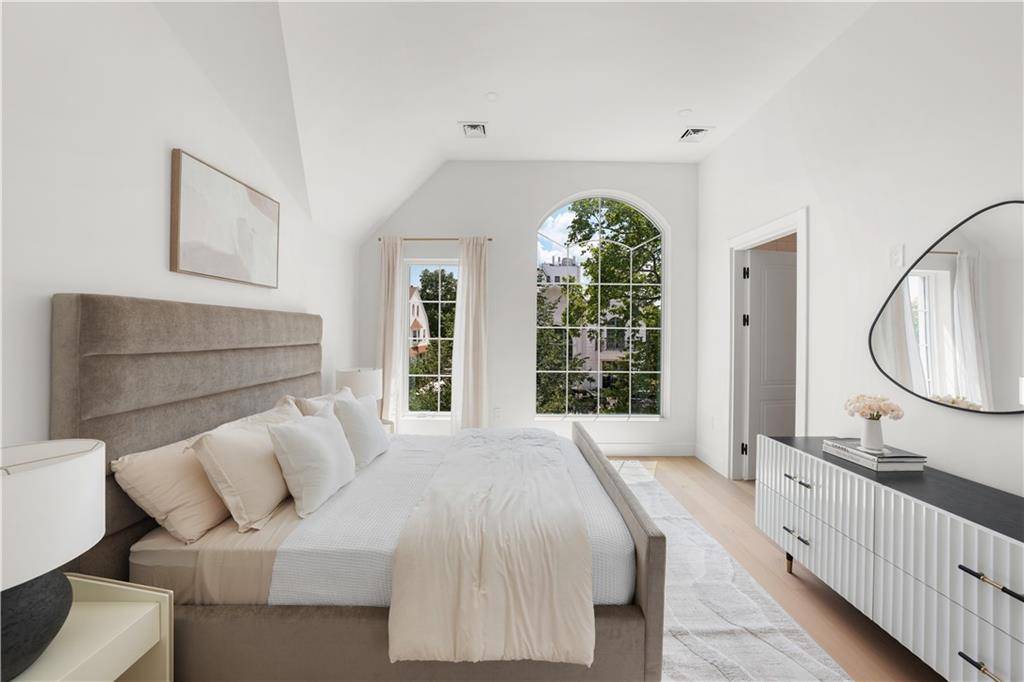 Brooklyn, NY 11209,225 77th ST
