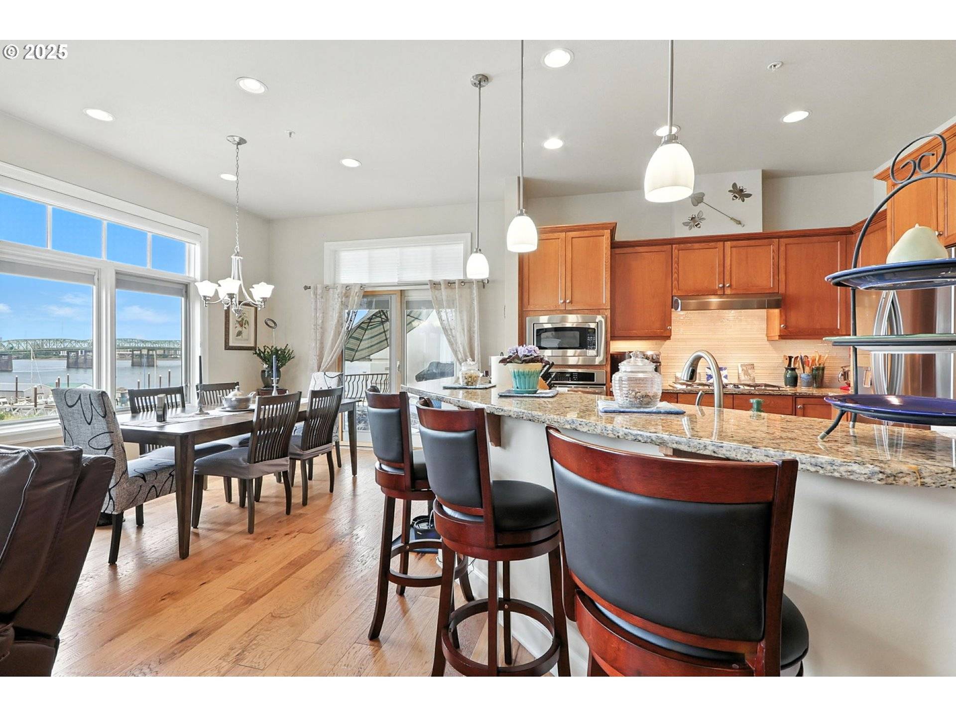 Portland, OR 97217,707 N HAYDEN ISLAND DR #323