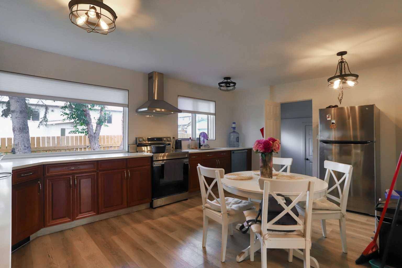 Calgary, AB T2Y0Y6,1215 28 ST SE