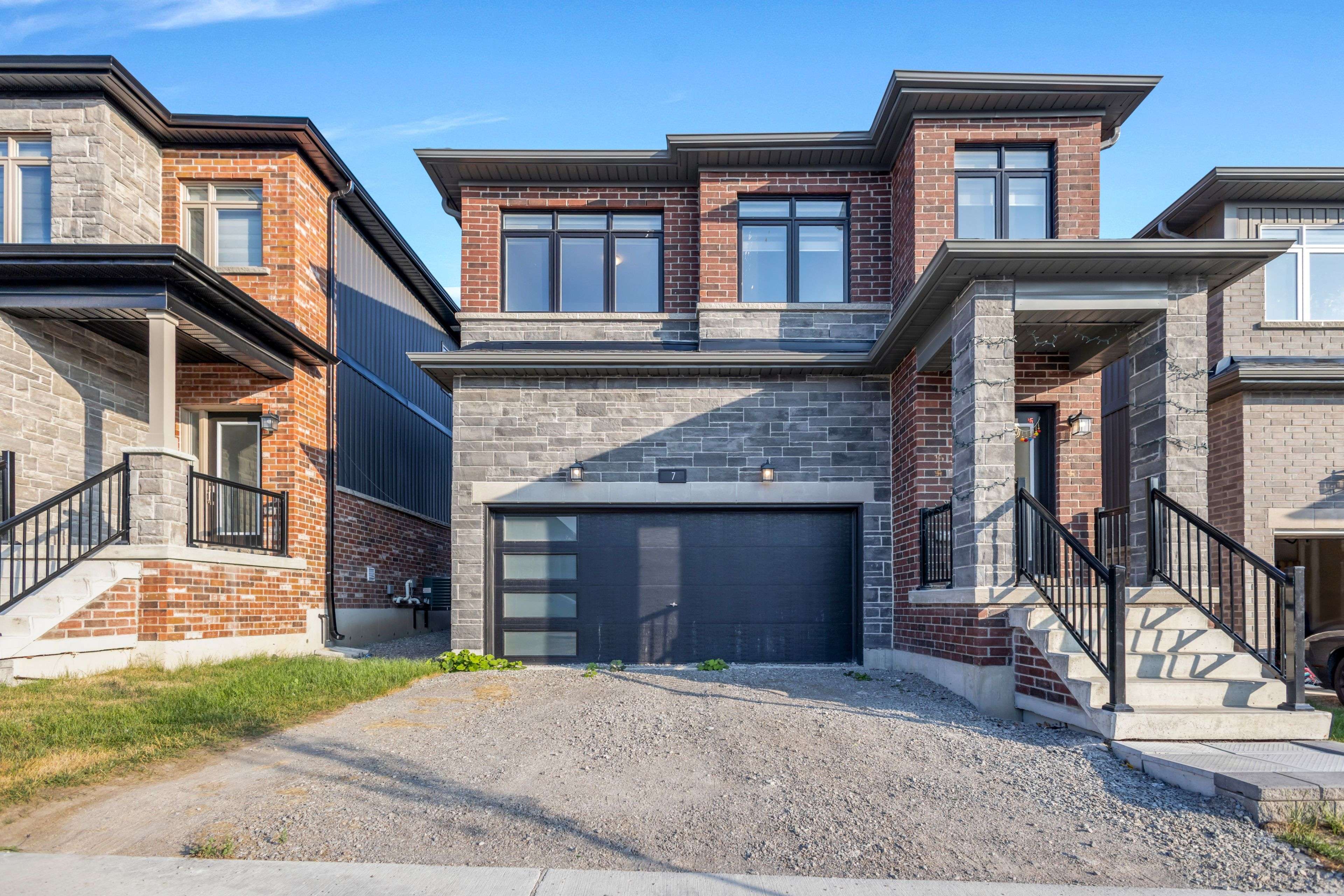 Barrie, ON L9J 0Y1,7 Barnyard TRL
