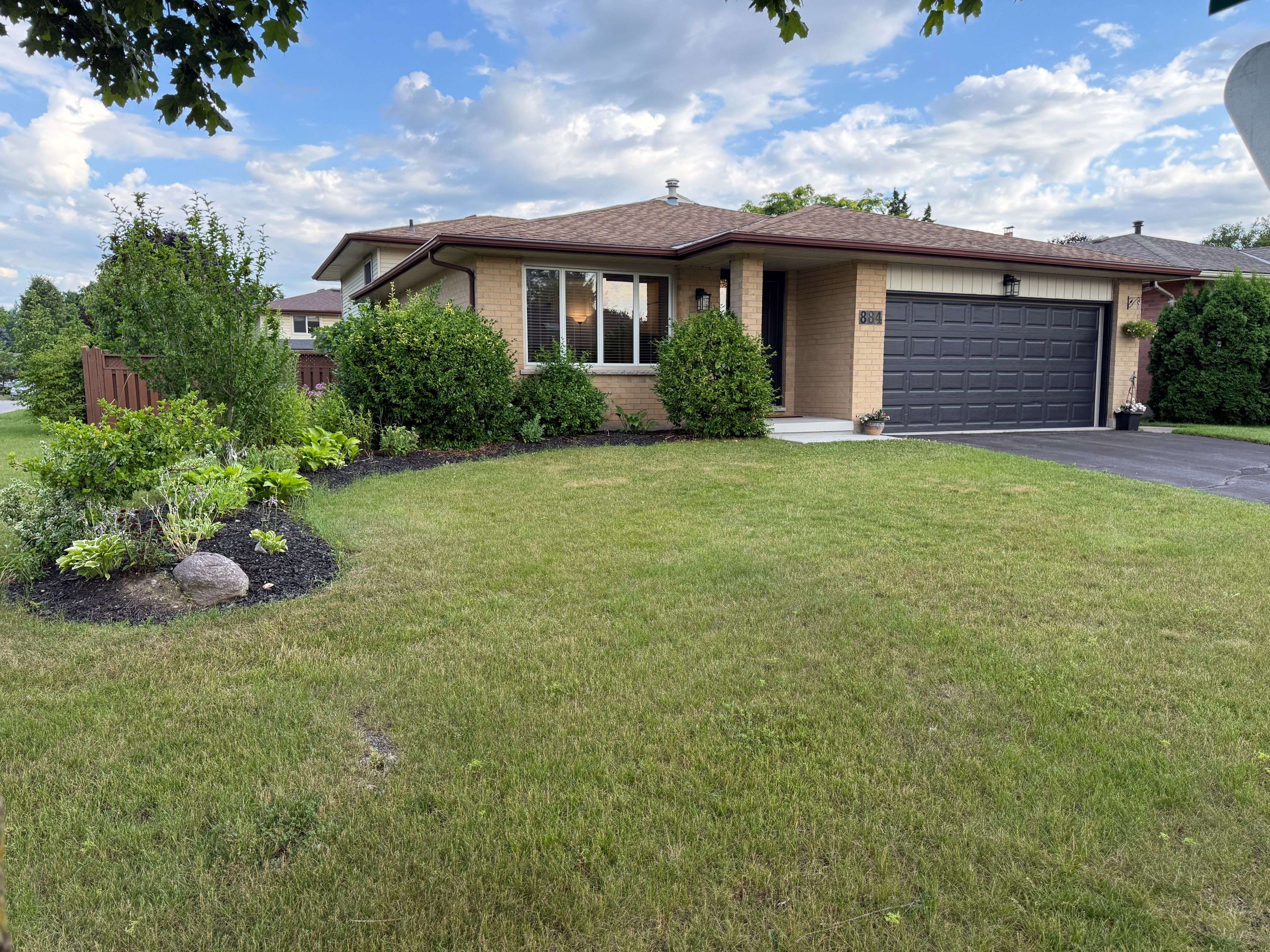 London East, ON N5W 5T9,884 Classic DR