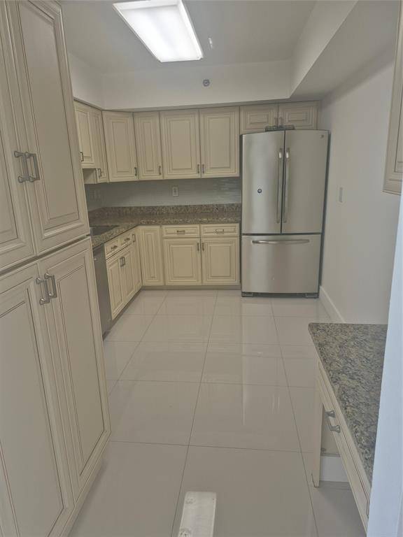 Aventura, FL 33180,3600 Mystic Pointe Dr #811
