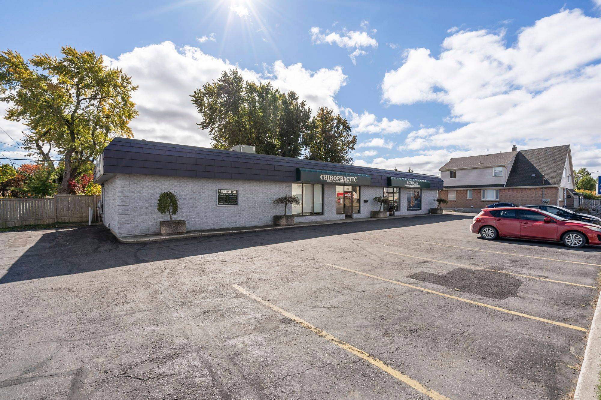 London East, ON N5Y 3J8,919 Oxford ST E