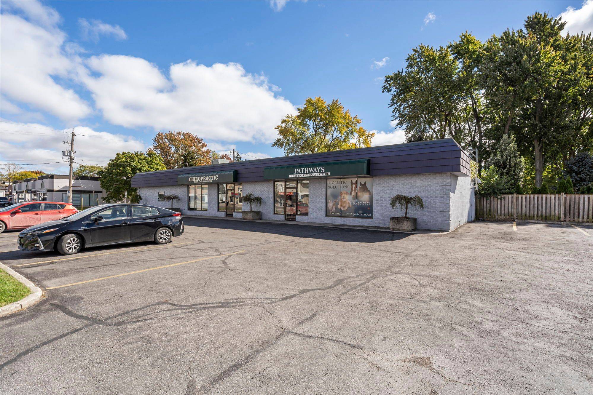 London East, ON N5Y 3J8,919 Oxford ST E
