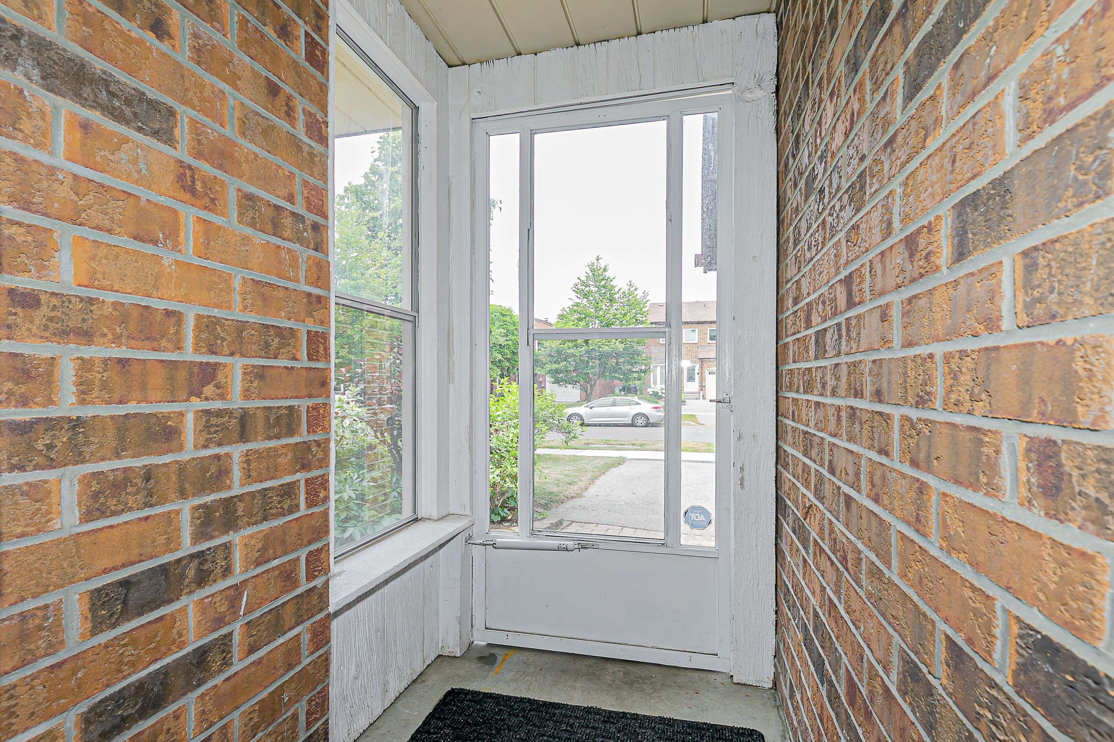 Toronto E05, ON M1W 2W9,94 Mossbrook CRES